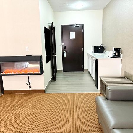 Southfort Inn Fort Saskatchewan Esterno foto