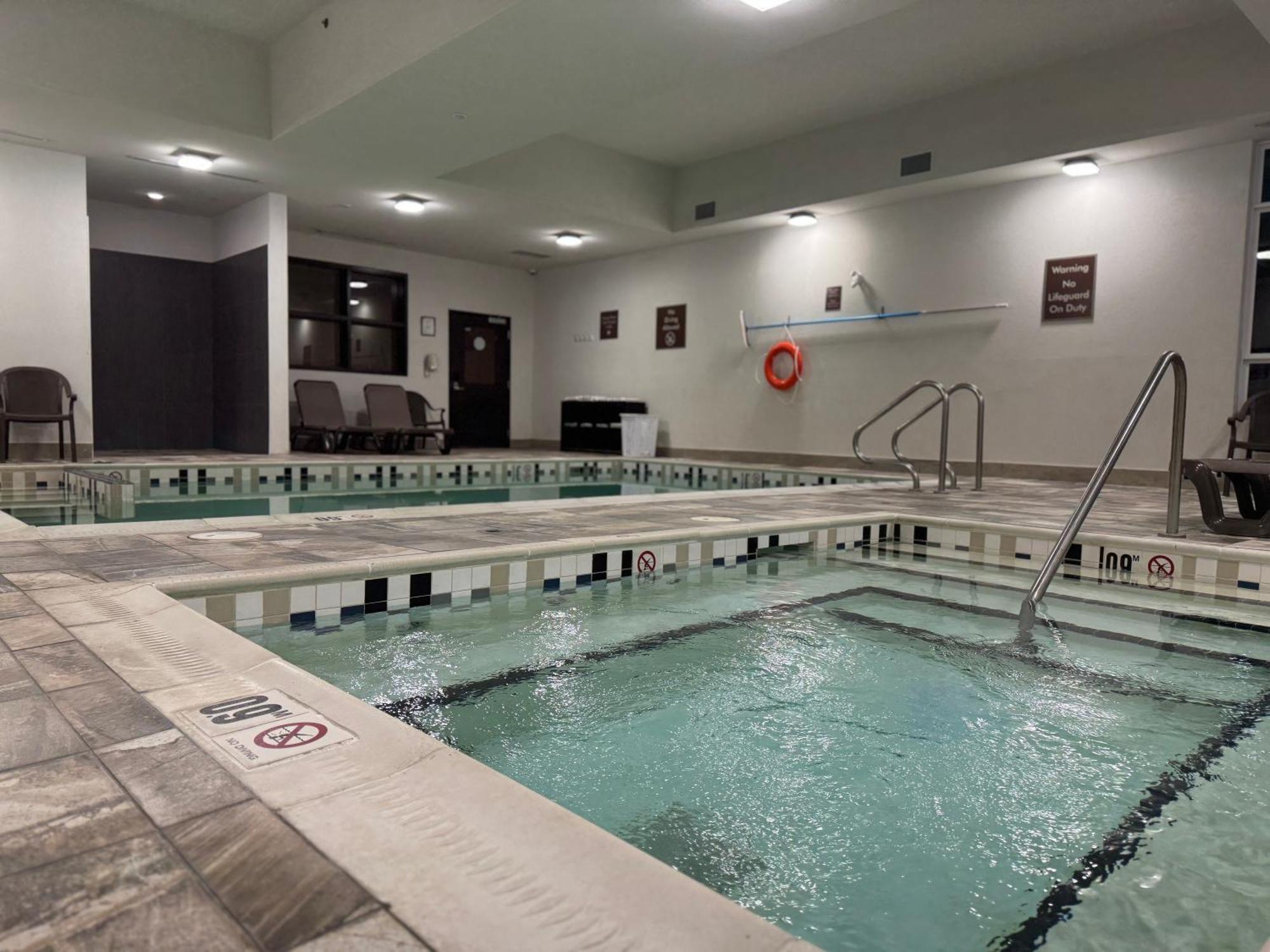 Southfort Inn Fort Saskatchewan Esterno foto