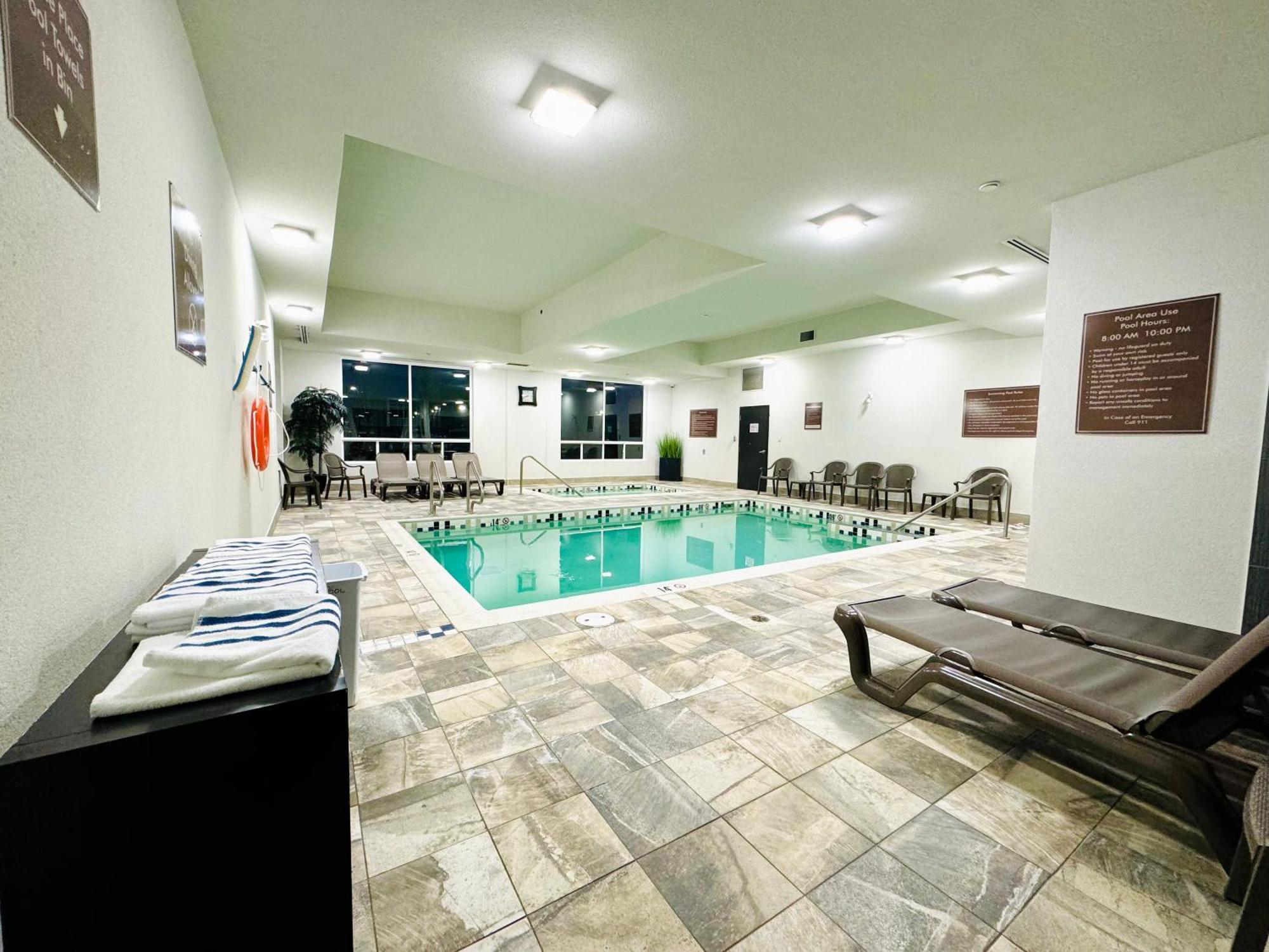Southfort Inn Fort Saskatchewan Esterno foto