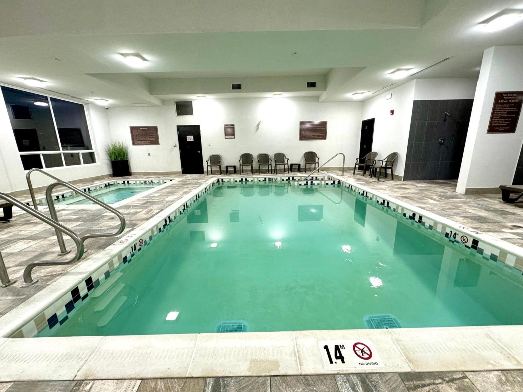 Southfort Inn Fort Saskatchewan Esterno foto