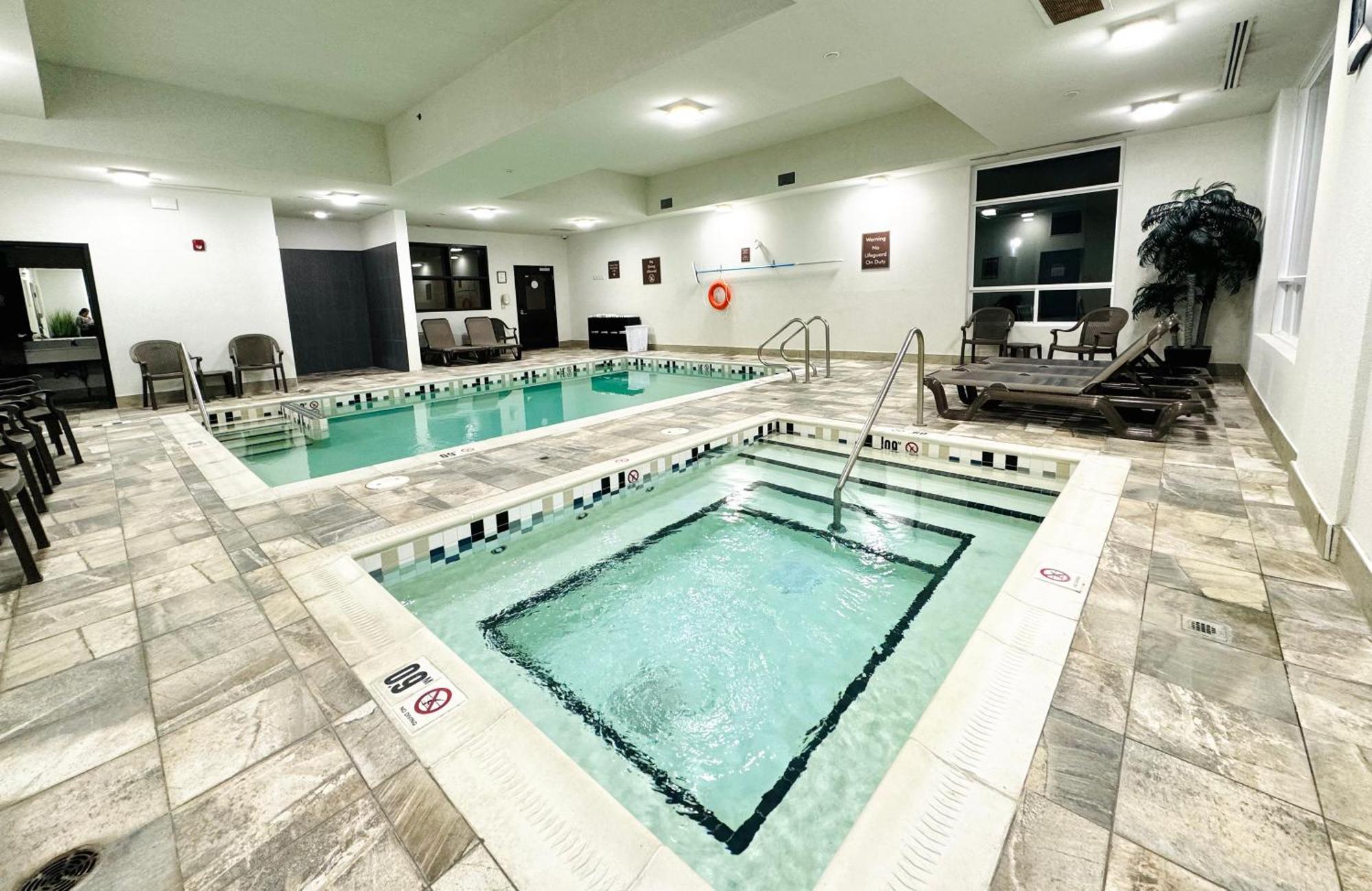 Southfort Inn Fort Saskatchewan Esterno foto
