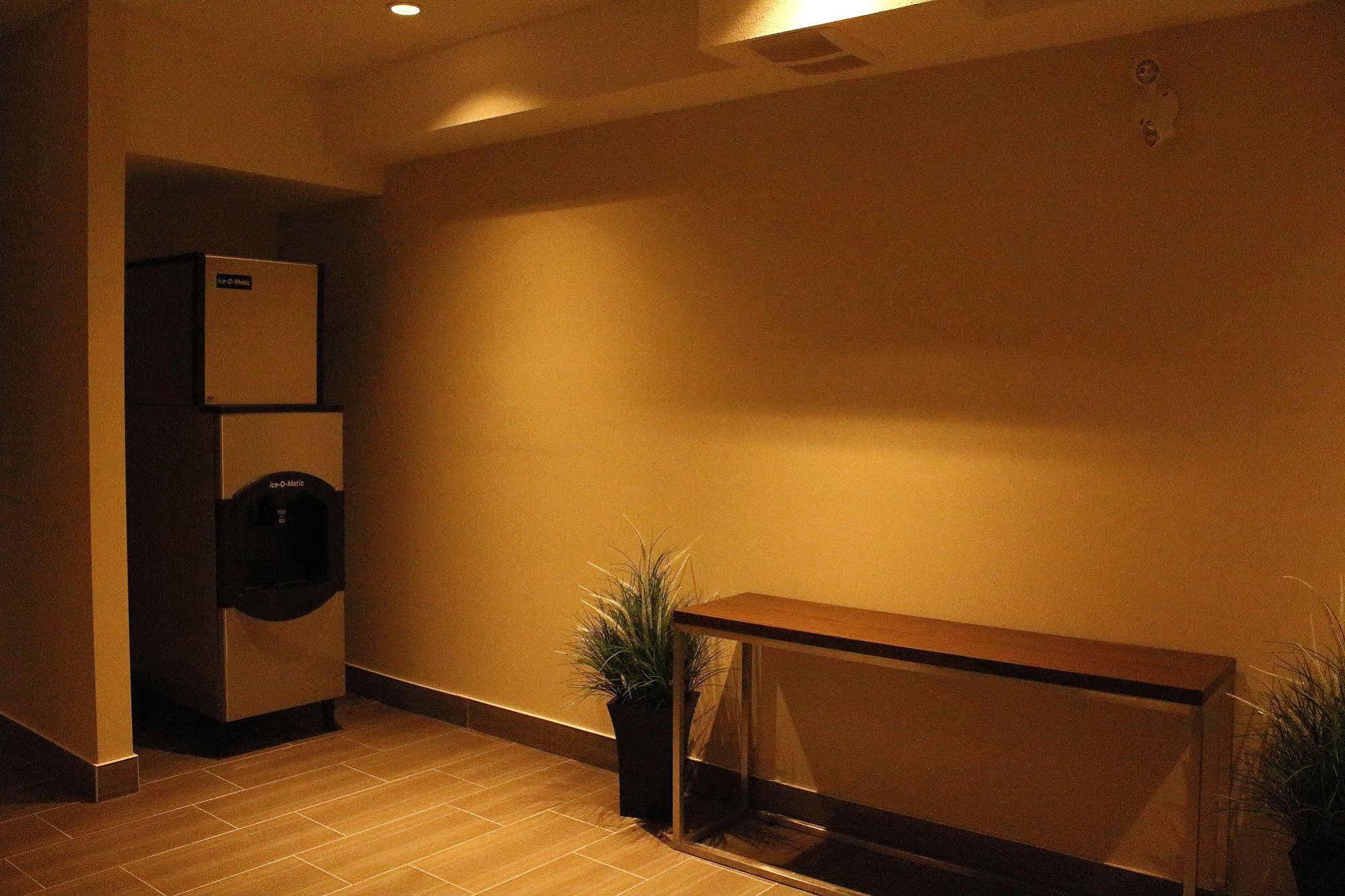 Southfort Inn Fort Saskatchewan Esterno foto